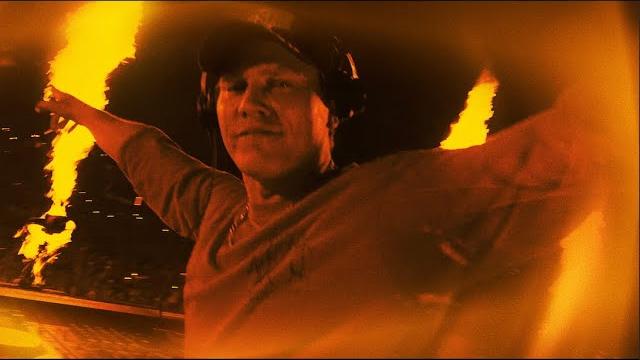 Tiësto - Drifting (Official Music Video) Tiësto - Drifting (Official Music Video)