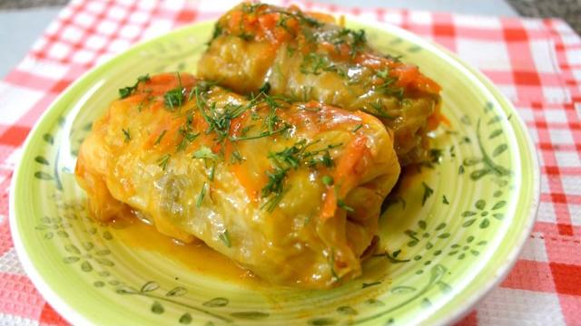 Ну очень вкусные голубцы из молодой капусты Ну очень вкусные голубцы из молодой капусты
