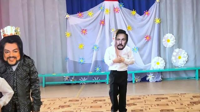 Музыкальная сценка: "Знаменитые артисты на празднике" Музыкальная сценка: "Знаменитые артисты на празднике"