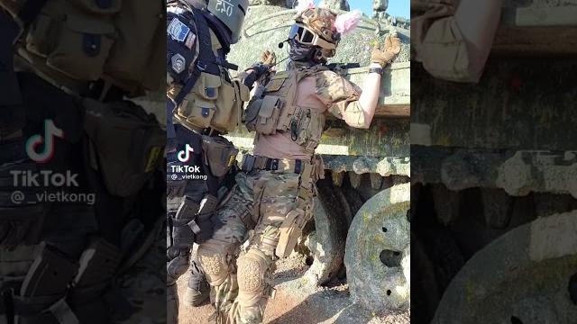 kissing military kissing military