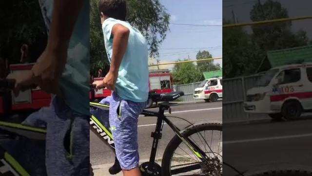 Складские помещения горят в Алматы Складские помещения горят в Алматы