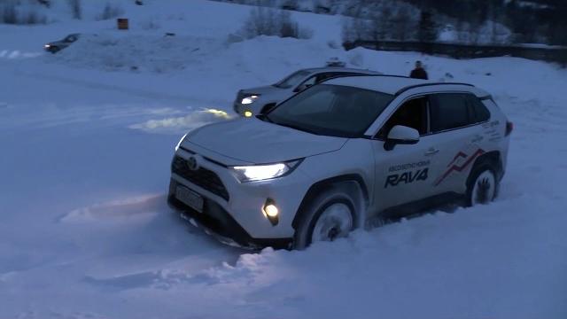 Новый Toyota Rav4 на бездорожье Новый Toyota Rav4 на бездорожье