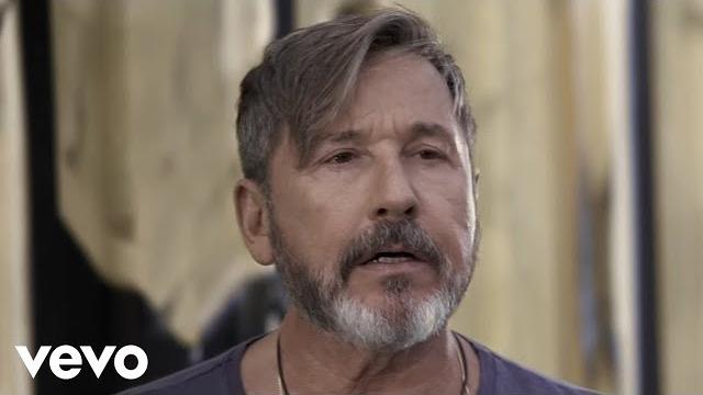 Ricardo Montaner - Un Hombre Normal (Official Video) Ricardo Montaner - Un Hombre Normal (Official Video)