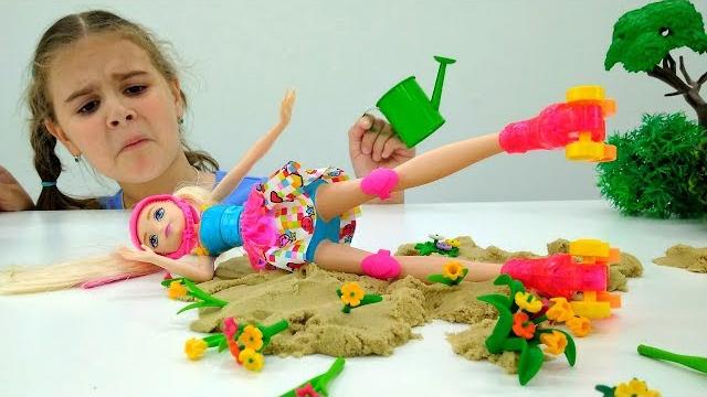 Барби на роликах. Видео для девочек - Мультик Барби Барби на роликах. Видео для девочек - Мультик Барби