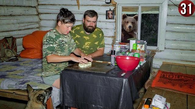 Жизнь отшельников в тайге Приполярного Урала. Изба, банный день, дикая рыбалка, сбор грибов, медведь Жизнь отшельников в тайге Приполярного Урала. Изба, банный день, дикая рыбалка, сбор грибов, медведь