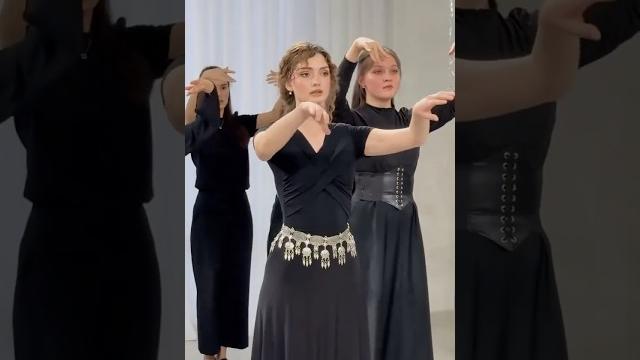 Видео что она любит своя работа #кавказ #свадьба #музыка #танцы #wedding #грузины #dance #лезгинка Видео что она любит своя работа #кавказ #свадьба #музыка #танцы #wedding #грузины #dance #лезгинка