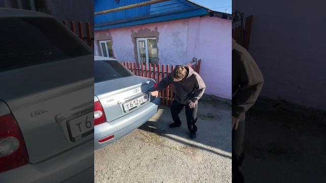 Да чья это машина уже ?? Да чья это машина уже ??