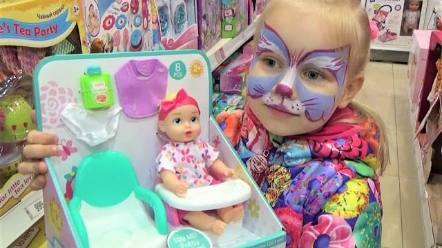 Алиса выбирает НОВЫЕ ИГРУШКИ для детей в детском магазине ! Алиса выбирает НОВЫЕ ИГРУШКИ для детей в детском магазине !