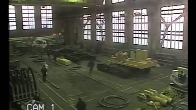 Челябинск метеорит (видеонаблюдение на заводе).avi Челябинск метеорит (видеонаблюдение на заводе).avi