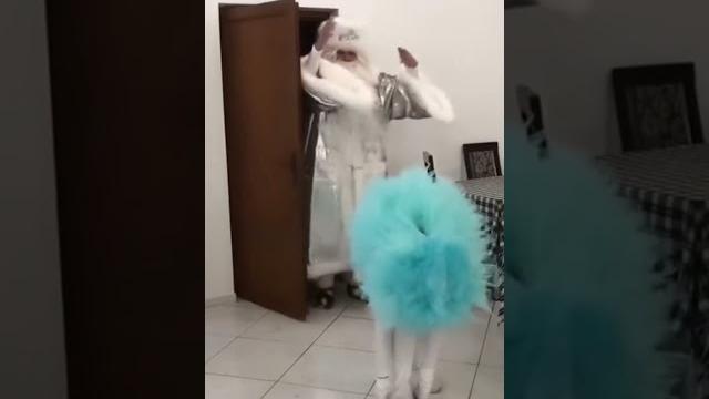 Дед Мороз Новый Год #shorts #популярное #shortsvideo #приколы #тренды #юмор #humor #happynewyear Дед Мороз Новый Год #shorts #популярное #shortsvideo #приколы #тренды #юмор #humor #happynewyear
