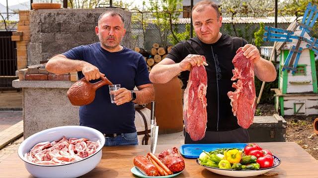 МЯСНОЕ РАГУ с КОПЧЕНЫМИ СОСИСКАМИ. МЯСНОЕ РАГУ с КОПЧЕНЫМИ СОСИСКАМИ.