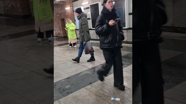 "Кухня на районе" использует труд несовершеннолетних без трудовых договоров Нарушает закон о рекламе "Кухня на районе" использует труд несовершеннолетних без трудовых договоров Нарушает закон о рекламе