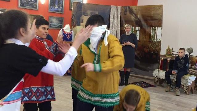 "Забавы русской старины". Игра "Жмурки" "Забавы русской старины". Игра "Жмурки"