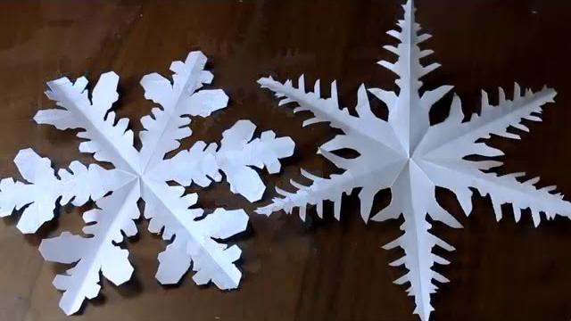 Настоящие снежинки из бумаги Новогодние игрушки Видео These snowflakes out of paper Christmas toy Настоящие снежинки из бумаги Новогодние игрушки Видео These snowflakes out of paper Christmas toy