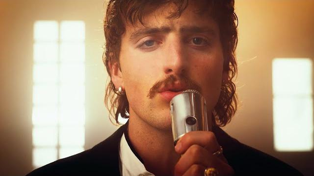 Benson Boone - Momma Song (Official Music Video) Benson Boone - Momma Song (Official Music Video)