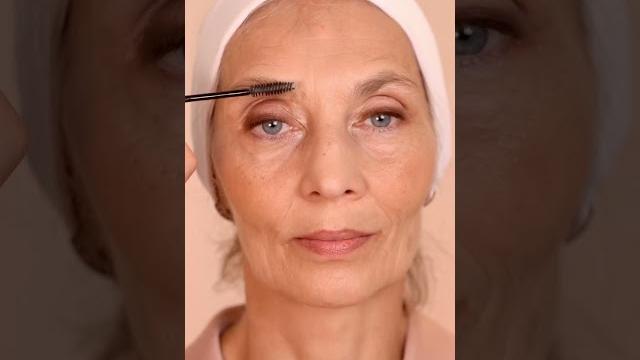 ОМОЛАЖИВАЮЩИЙ МАКИЯЖ| СЕКРЕТЫ КРАСОТЫ ПОСЛЕ 50 ОМОЛАЖИВАЮЩИЙ МАКИЯЖ| СЕКРЕТЫ КРАСОТЫ ПОСЛЕ 50