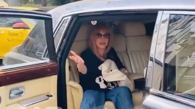 Алла Пугачева вернулась в Россию первые кадры Алла Пугачева вернулась в Россию первые кадры