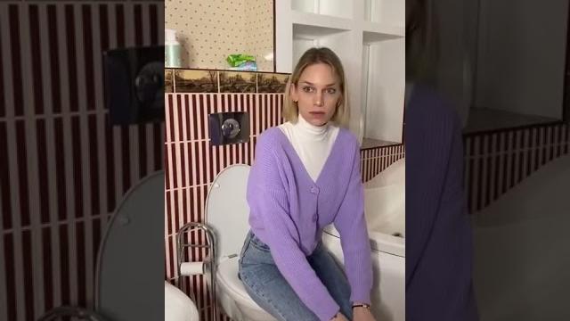 Tik-Tok: пошла в гостях в туалет Tik-Tok: пошла в гостях в туалет