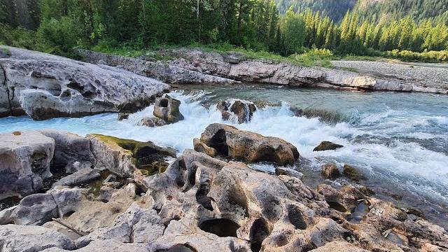 река Кизир. От Усть-Каспы и выше 5го порога река Кизир. От Усть-Каспы и выше 5го порога