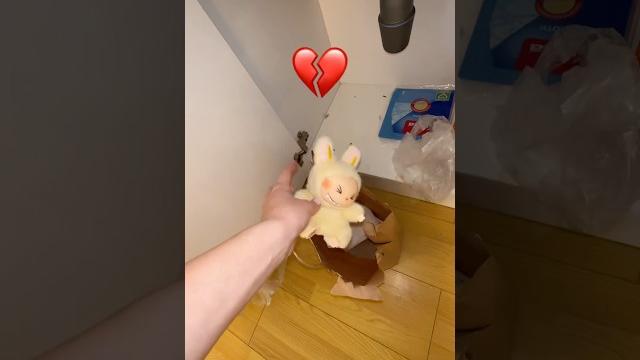 ВЫКИНУЛА ЛАБУБУ В МУСОРКУКВИНКА ПРОВЕРИЛА ЕЁ НА ОРИГИНАЛЬНОСТЬ#роблокс #игры #смешное #квинка ВЫКИНУЛА ЛАБУБУ В МУСОРКУКВИНКА ПРОВЕРИЛА ЕЁ НА ОРИГИНАЛЬНОСТЬ#роблокс #игры #смешное #квинка