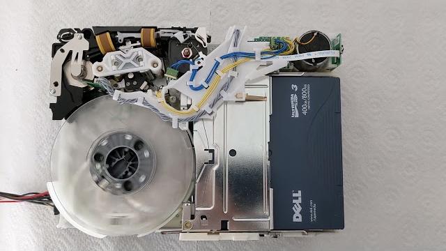 LTO full height tape drive - Loading a tape LTO full height tape drive - Loading a tape