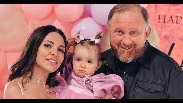 «Непростая для меня история»: жена Константина Ивлева поделилась переживаниями о развитии дочери «Непростая для меня история»: жена Константина Ивлева поделилась переживаниями о развитии дочери