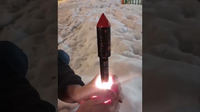 СУПЕР РАКЕТА 1#shorts #сновымгодом #салют #весело СУПЕР РАКЕТА 1#shorts #сновымгодом #салют #весело
