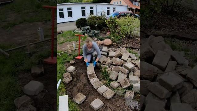 День третий. Выложила пять рядов камней. Откуда камни? Из леса вестимо Жду, когда привезут пеньки! День третий. Выложила пять рядов камней. Откуда камни? Из леса вестимо Жду, когда привезут пеньки!