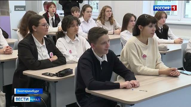 Владимир Путин подписал закон о запрете пользования мобильными телефонами во время школьных уроков Владимир Путин подписал закон о запрете пользования мобильными телефонами во время школьных уроков