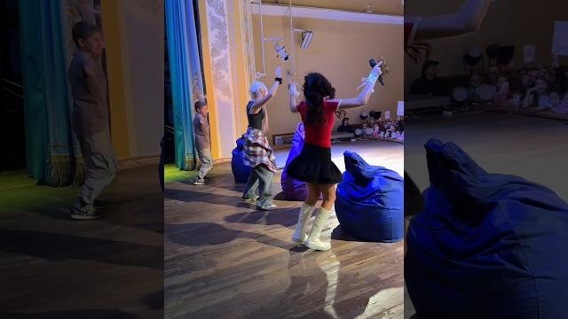 Зачем мы спрятались на концерте#прикол #топ #юмор #блогер #tiktok #duet #concert ##funny #foryou Зачем мы спрятались на концерте#прикол #топ #юмор #блогер #tiktok #duet #concert ##funny #foryou