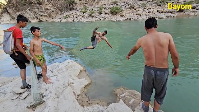 JourneyintheHeartof theRiver:The Battle of Agha Qurban and Jahanbakhsh's Children with a GiantFish JourneyintheHeartof theRiver:The Battle of Agha Qurban and Jahanbakhsh's Children with a GiantFish
