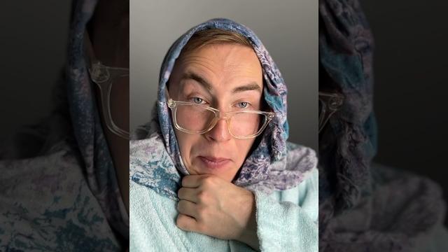 БАБУШКА И РОБОТ ПЫЛЕСОС БАБУШКА И РОБОТ ПЫЛЕСОС