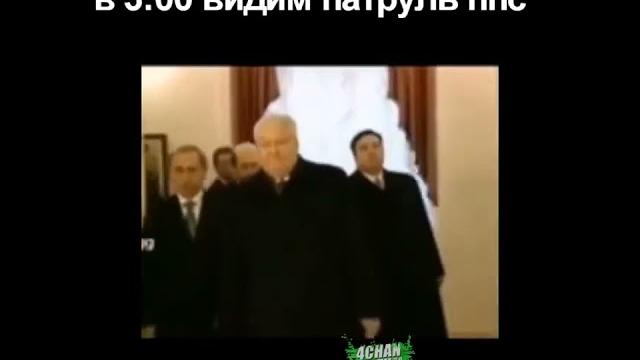 Ельцин и Путин идут по коридору. Ельцин и Путин идут по коридору.