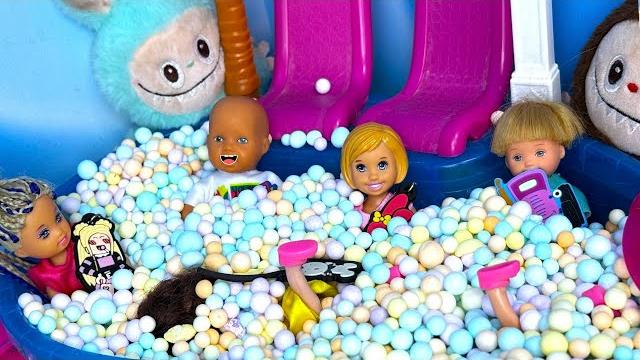 ВОЛШЕБНОЕ ИСЧЕЗНОВЕНИЕ ИГРУШЕК в бассейне! Катя и Макс веселая семейка Куклы Барби и ЛОЛ ДАРИНЕЛКА ВОЛШЕБНОЕ ИСЧЕЗНОВЕНИЕ ИГРУШЕК в бассейне! Катя и Макс веселая семейка Куклы Барби и ЛОЛ ДАРИНЕЛКА
