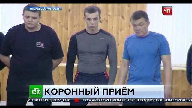Джефф Монсон в отделении полиции. Джефф Монсон в отделении полиции.