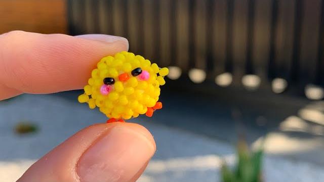 Круглый цыплёнок из бисера. Мини амигуруми в технике крестик. Круглый цыплёнок из бисера. Мини амигуруми в технике крестик.