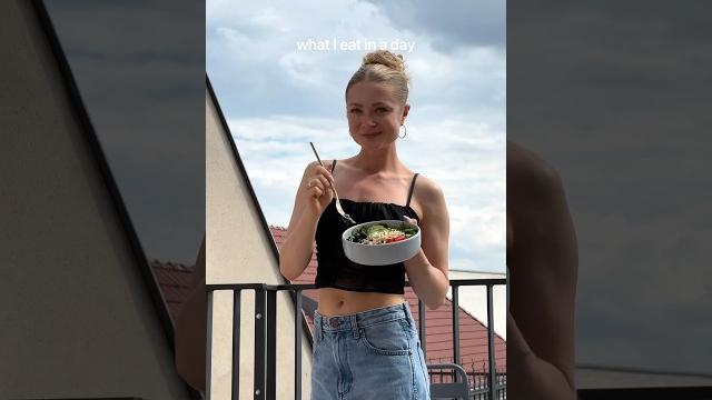 a realistic what I eat in a day, to feel my best this summer a realistic what I eat in a day, to feel my best this summer