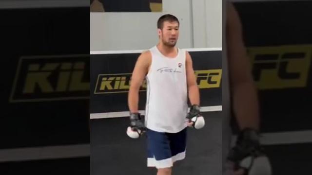 Хоакин Бакли раскритиковал Шавката Рахмонова Хоакин Бакли раскритиковал Шавката Рахмонова