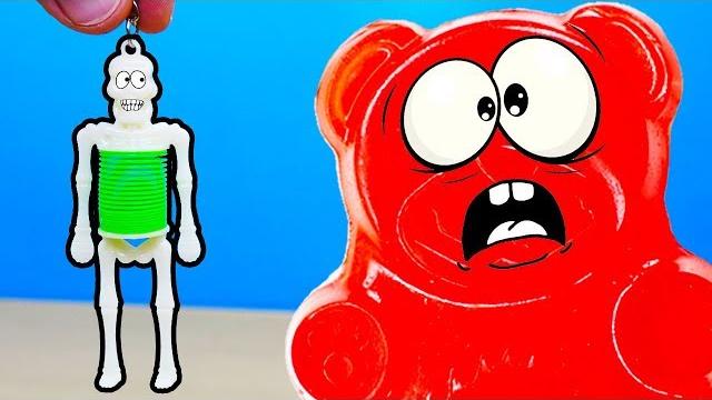 СКЕЛЕТ ПЕТЯ и ЖЕЛЕЙНЫЙ МЕДВЕДЬ ВАЛЕРА СКЕЛЕТ ПЕТЯ и ЖЕЛЕЙНЫЙ МЕДВЕДЬ ВАЛЕРА