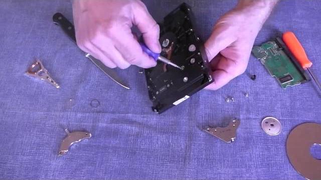 How to disassemble a hard drive How to disassemble a hard drive