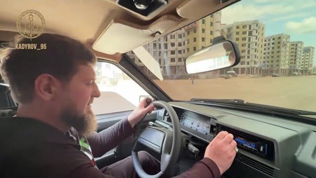 Рамзан Кадыров посетил стройплощадку нового района Рамзан Кадыров посетил стройплощадку нового района