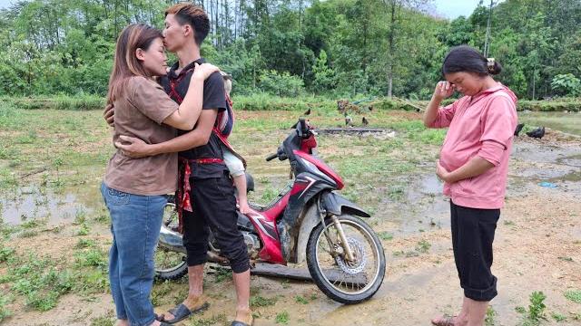 2 year old boy reunited with his parents after 2 days of being lost. And the owner has returned! 2 year old boy reunited with his parents after 2 days of being lost. And the owner has returned!