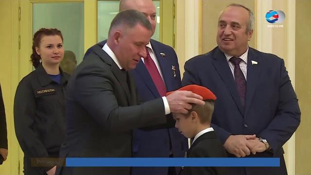 Матвиенко вручила детям героям медали Матвиенко вручила детям героям медали