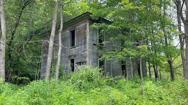Exploring a Beautiful Lost 19th Century Victorian Farm House, Near Peoli, Ohio (Built around 1860) Exploring a Beautiful Lost 19th Century Victorian Farm House, Near Peoli, Ohio (Built around 1860)