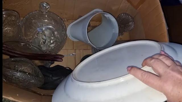 Нашла на улице коробку ! А там ... Это надо видеть !И антикварные и винтажные вещи.Обзор находок Нашла на улице коробку ! А там ... Это надо видеть !И антикварные и винтажные вещи.Обзор находок