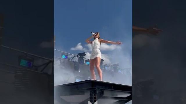 Полина Гагарина шокировала всех коротким платьем! VK FEST 2022 Полина Гагарина шокировала всех коротким платьем! VK FEST 2022