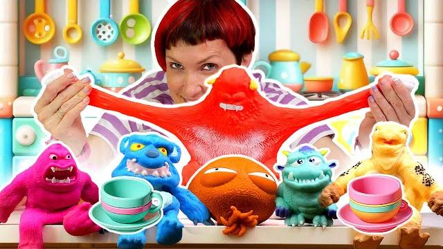 Игрушки тянучки, машинки и Маша Капуки Кануки! Видео для детей. Готовим вместе! Игры на кухне Игрушки тянучки, машинки и Маша Капуки Кануки! Видео для детей. Готовим вместе! Игры на кухне
