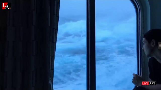 " Девятый вал " накрывает круизный лайнера с каютами. Огромная волна.Huge storm waves cruise ship " Девятый вал " накрывает круизный лайнера с каютами. Огромная волна.Huge storm waves cruise ship