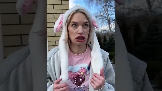 Tik-Tok: Кончита и банкомат Tik-Tok: Кончита и банкомат
