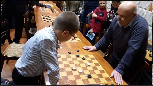 #22= Вундеркинд сносит флаг Международного Гроссмейстера Плакхина Улётное видео с шашечного турнира. #22= Вундеркинд сносит флаг Международного Гроссмейстера Плакхина Улётное видео с шашечного турнира.